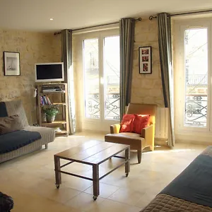 https://appartement-clair-et-lumineux-au-centre-de.fr-paris.fr